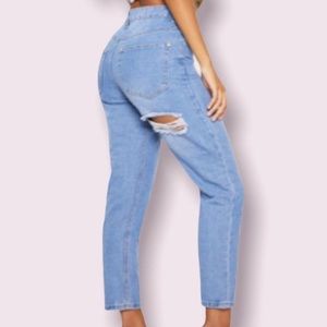 Like New high waisted light wash bum rip denim jeans